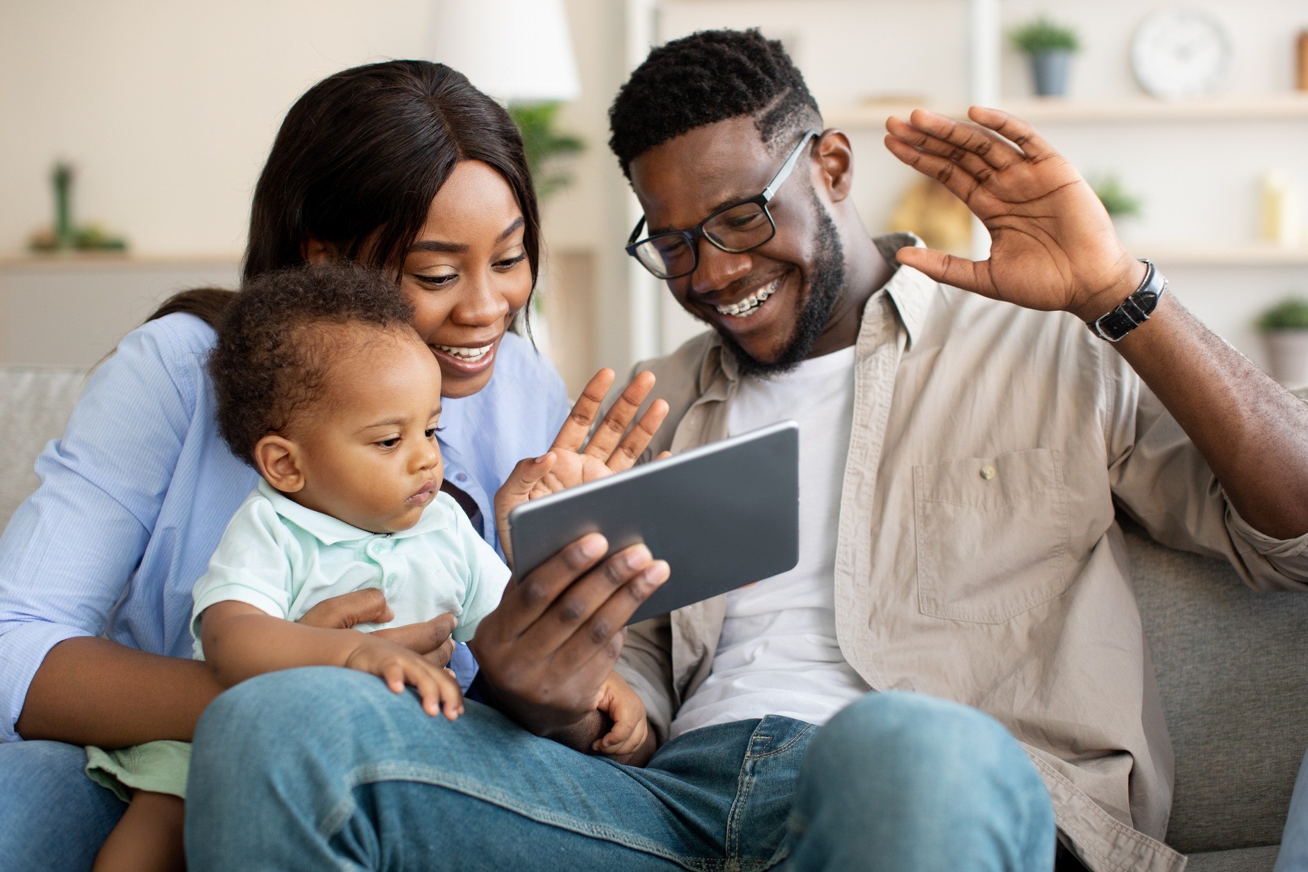 AdobeStock_500042380 v2 Family signing up for afree consultation for complete orthodontic care in Crestview Hills KY