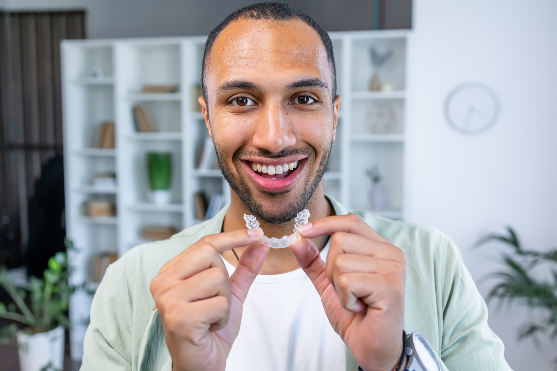 AdobeStock_664011528 v2 Man using invisalign as part of his comprhensive ortho treatment in KY